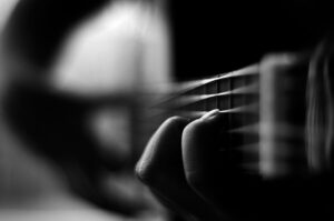La vita è una chitarra innamorata | Poesia di Francesco Nigri