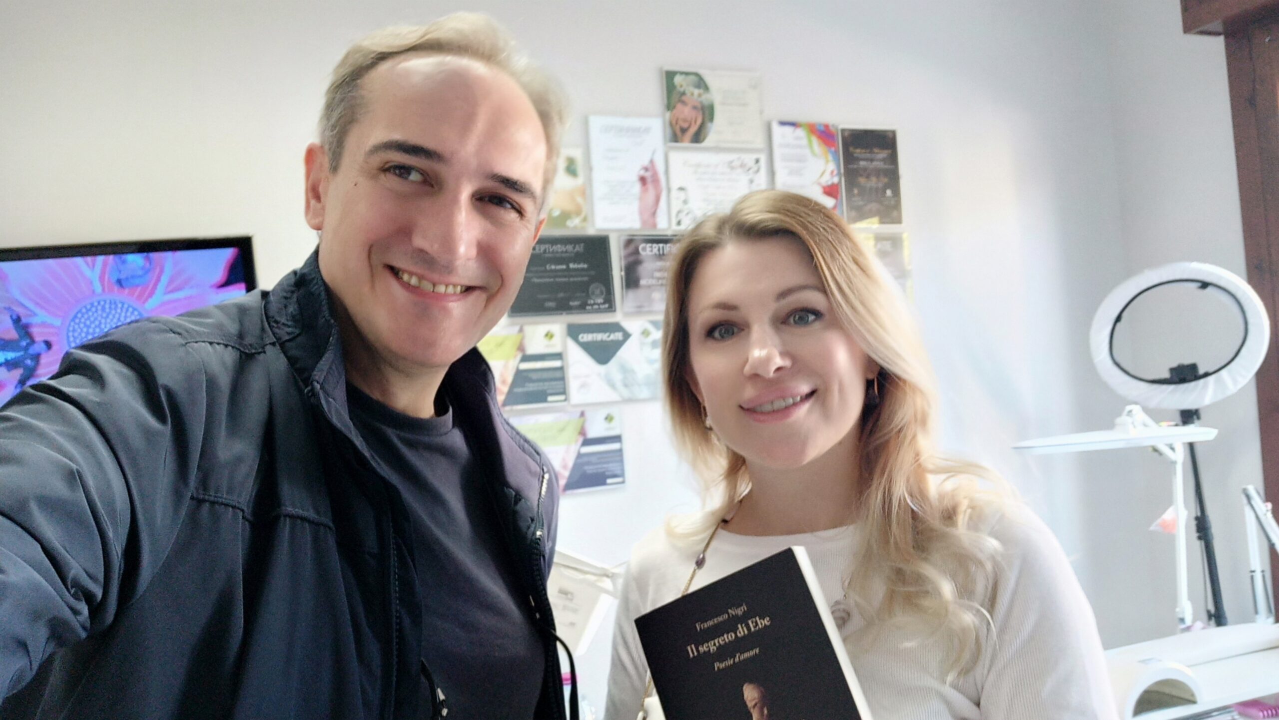 NAIL ART ACADEMY Parma fa cultura anche con la Poesia: Natalia Cibizova acquista decine di copie del Libro IL SEGRETO DI EBE di Francesco Nigri