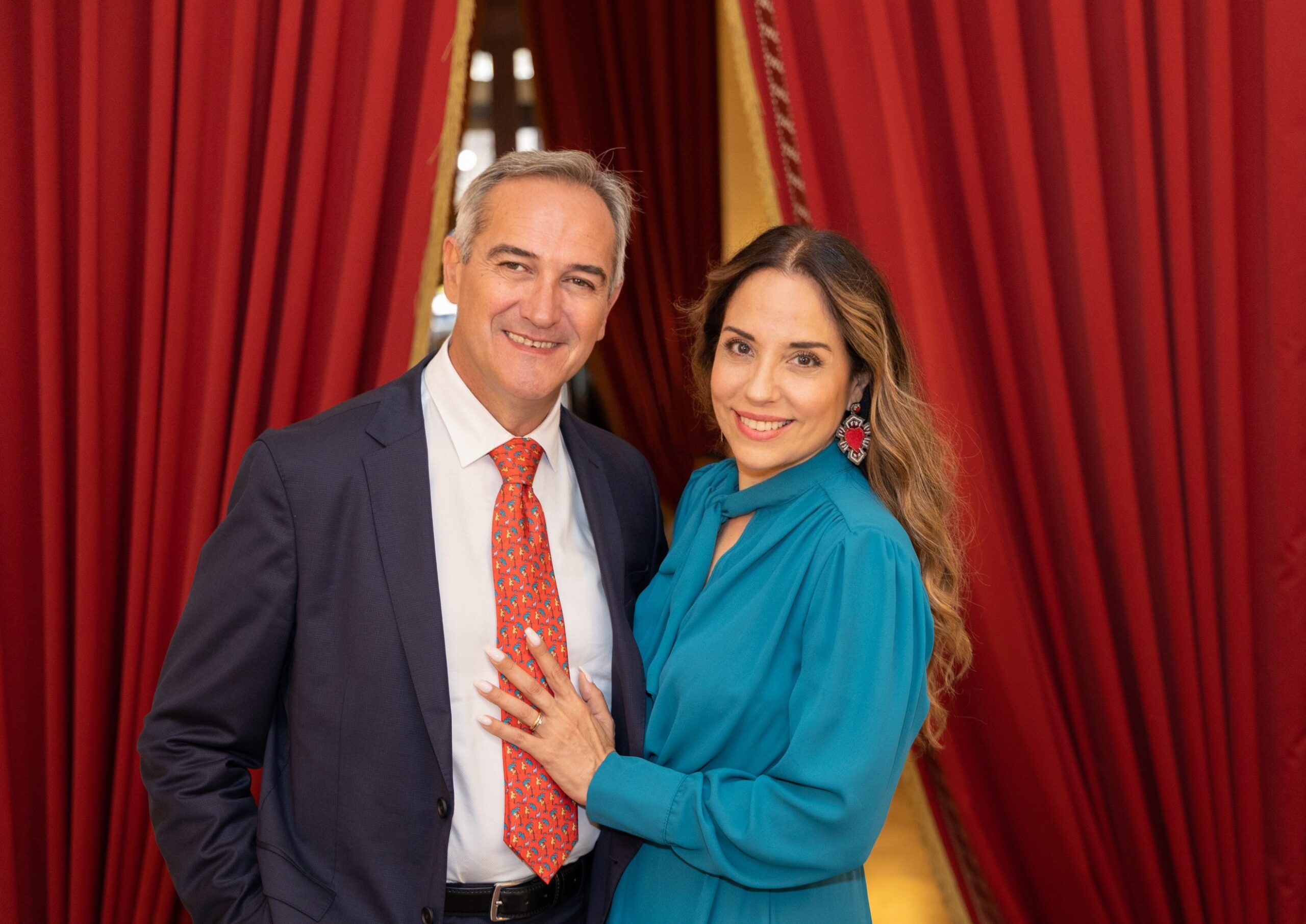 Da Hebe Munoz e Francesco Nigri “HEFRA Amarsi Amarse”: i due poeti sposi annunciano il loro libro di poesie d’amore a quattro mani